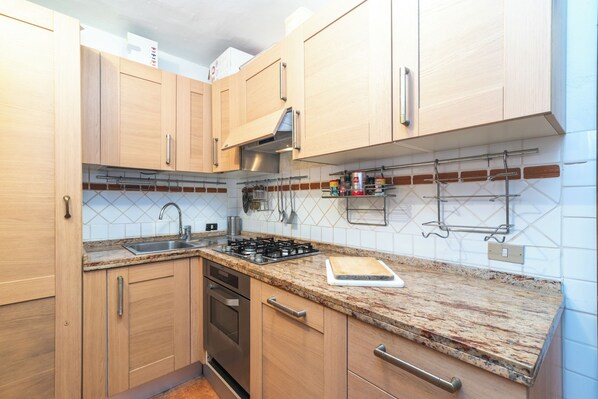 Réfrigérateur, four, plaque de cuisson, lave-vaisselle