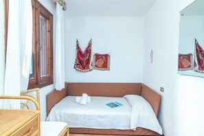 Family Apartment, Multiple Bedrooms, 2 Bathrooms (L’aldiola)