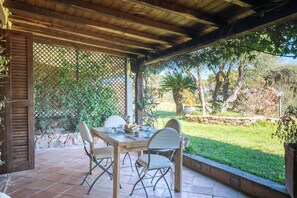 Outdoor dining - Laldiola (Olbia)