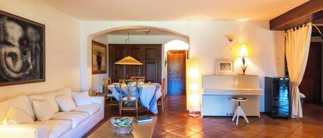 21-inch flat-screen TV with cable channels, TV