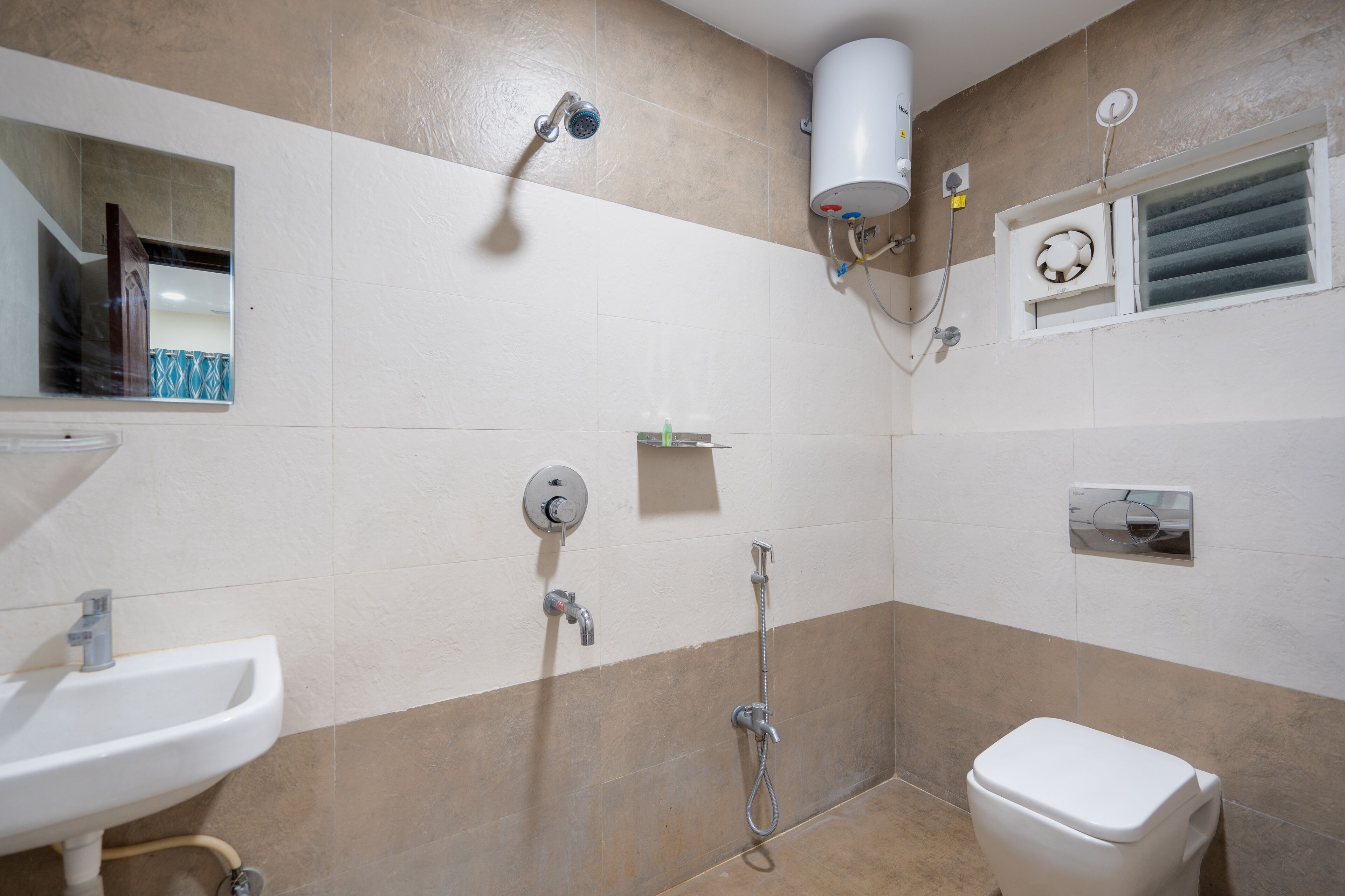 Classic Apartment | Bathroom | Free toiletries