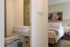 Shower, hair dryer, towels - w* | Marvelous 2BR with balcony in Miraflores (Lima)