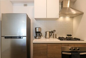 Fridge, microwave, oven, stovetop - w* | Marvelous 2BR with balcony in Miraflores (Lima)