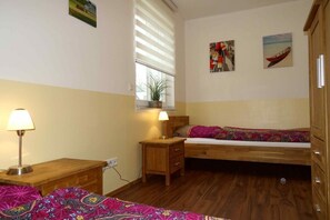 3 bedrooms, iron/ironing board, free WiFi