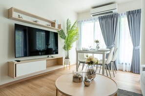 Business Apartment, Balcony, Pool View | Living area