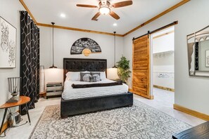 5 bedrooms, desk, iron/ironing board, travel cot