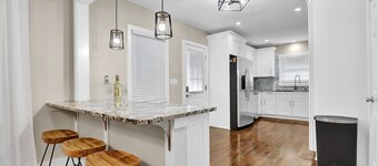 This house is a 5 bedroom(s), 5.5 bathrooms, located in Atlanta, GA.