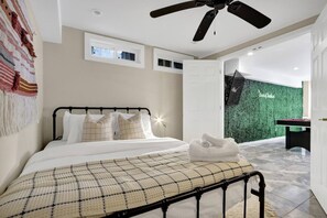 5 Schlafzimmer, Schreibtisch, Bügeleisen/Bügelbrett, kostenloses WLAN