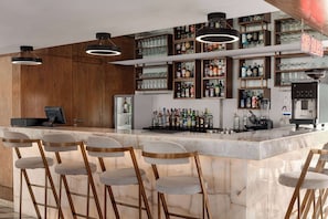 Bar (on property) - Ramada by Wyndham Gorakhpur Gorakhnath Mandir Road (Gorakhpur)
