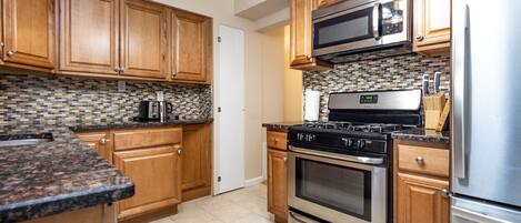 Refrigerador, microondas, horno, placa de cocina