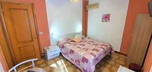 6 bedrooms, WiFi, bed sheets