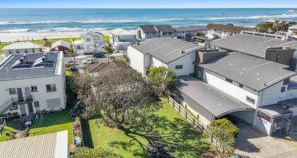 Lennox Beach Shack - In the heart of Lennox Village