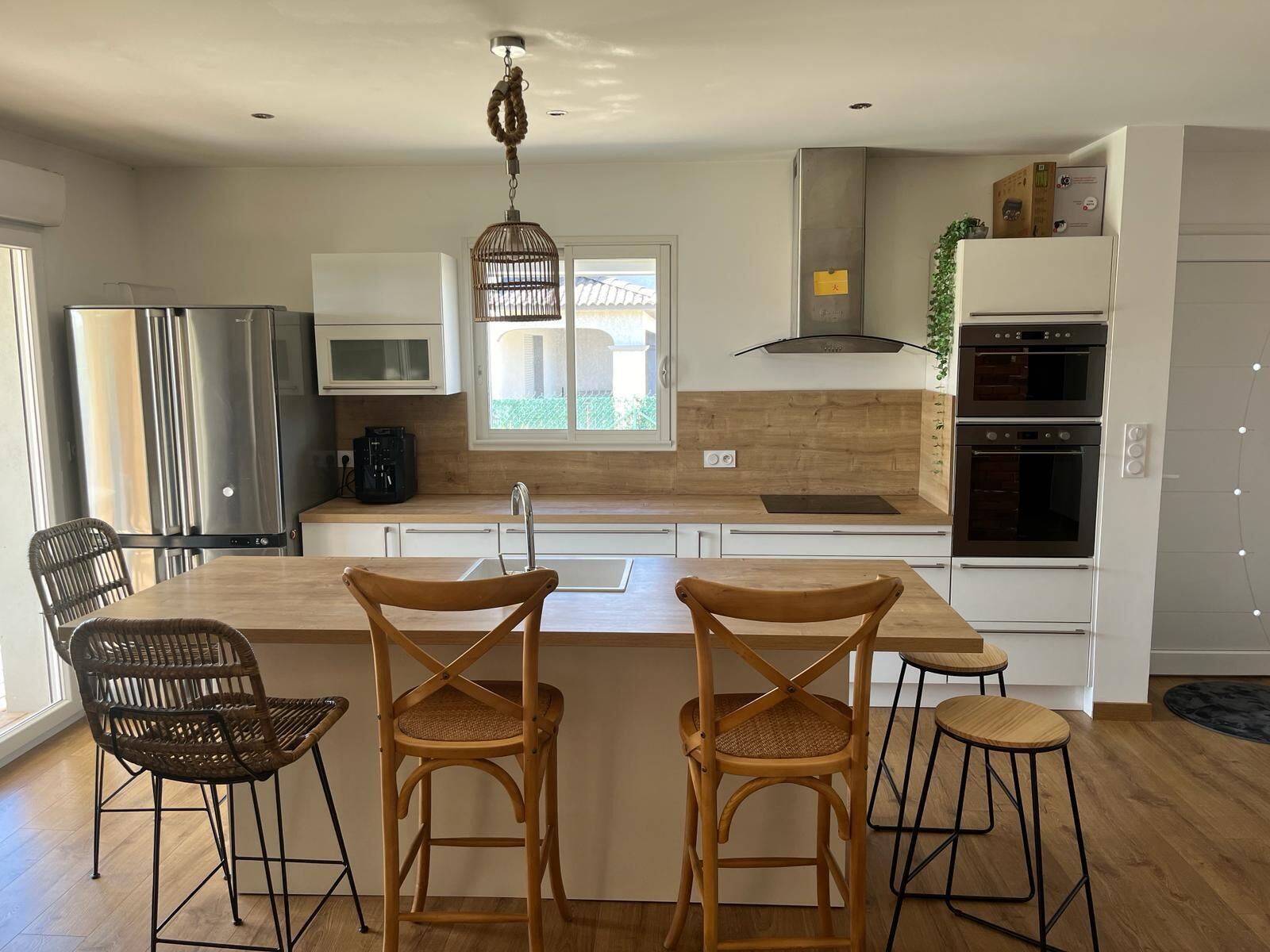 Køleskab, mikrobølgeovn, ovn, kogeplade