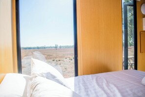 1 bedroom, bed sheets