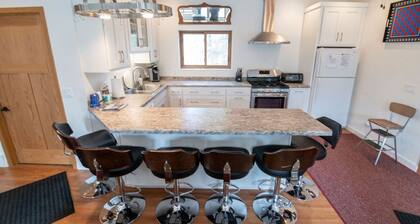 SECLUDED RUSTIC RETREAT - PET FRIENDLY