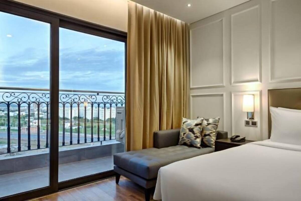 Frette Italian sheets, premium bedding, memory-foam beds, minibar
