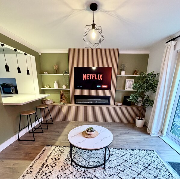 Interior - Luxury Hot Tub 1 King Bed 1 Single Bed Private Parking 90sec walk to the beach (Cleethorpes)