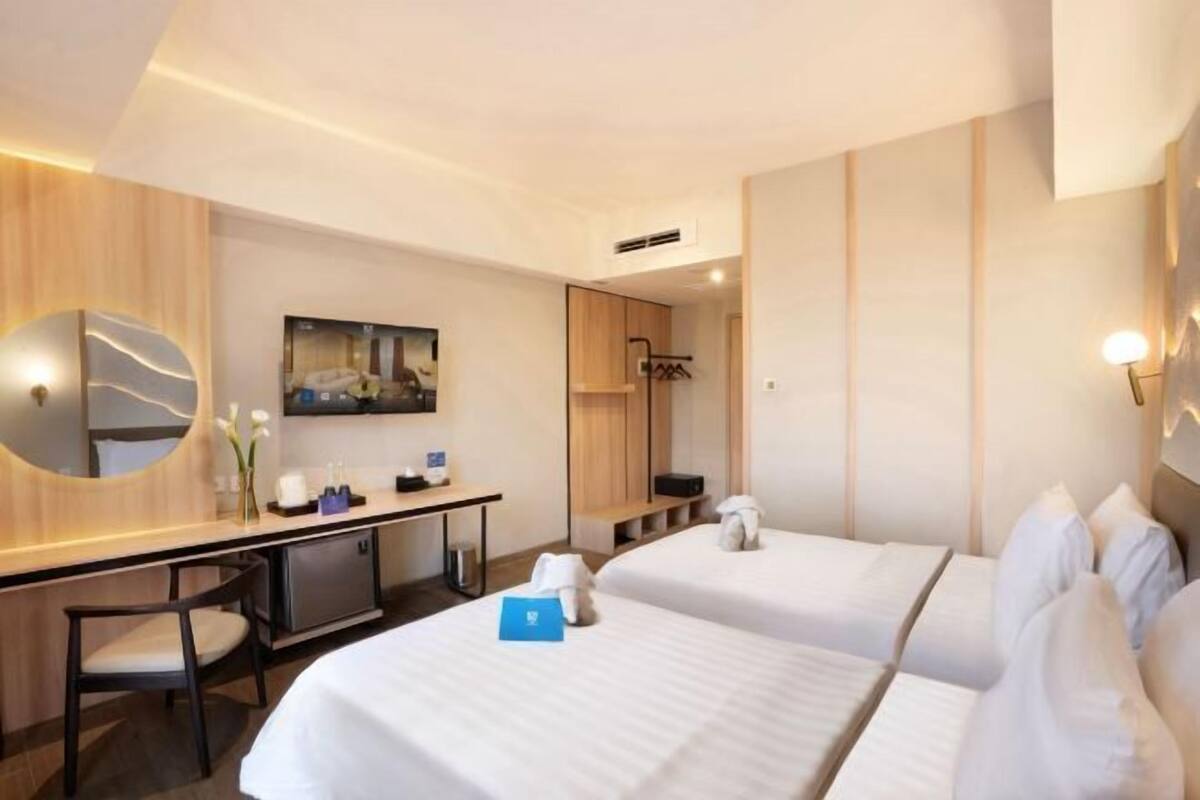 In-room safe, laptop workspace, blackout curtains, soundproofing