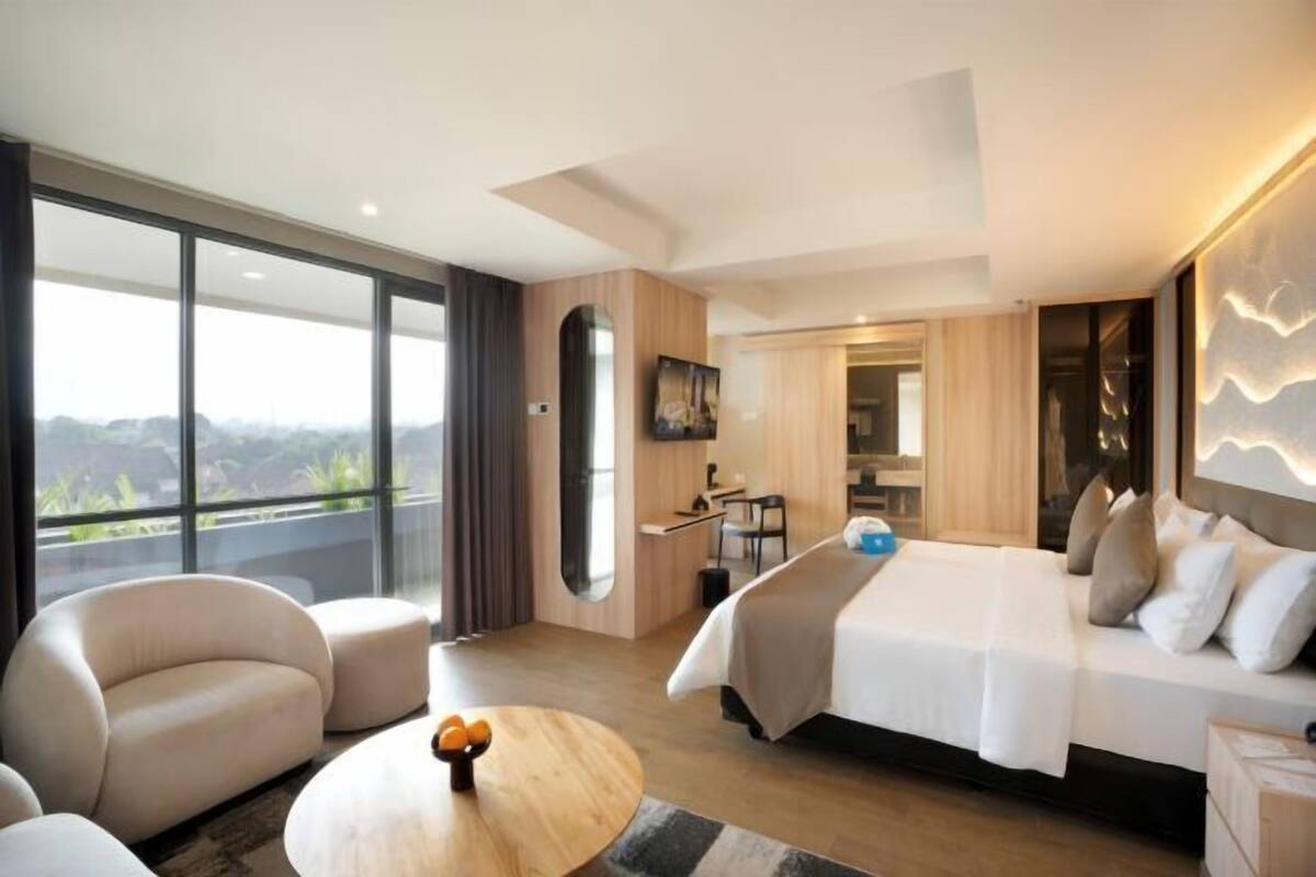 In-room safe, laptop workspace, blackout curtains, soundproofing