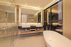 Royal Suite | Bathroom - 1O1 STYLE Yogyakarta Malioboro (Yogyakarta)
