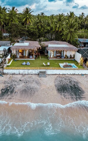 Exterior - Charming 3-Bedroom Villa: Ocean views, private baths, kitchen and beach access (Klungkung)