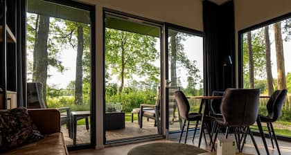 Holiday Villa Amalia 2 Deluxe is a 2-person holiday villa and features a private sauna. The home has one bedroom and is situated on a generous and beautifully located plot surrounded by nature.