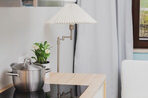 電子レンジ、調理器具と食器