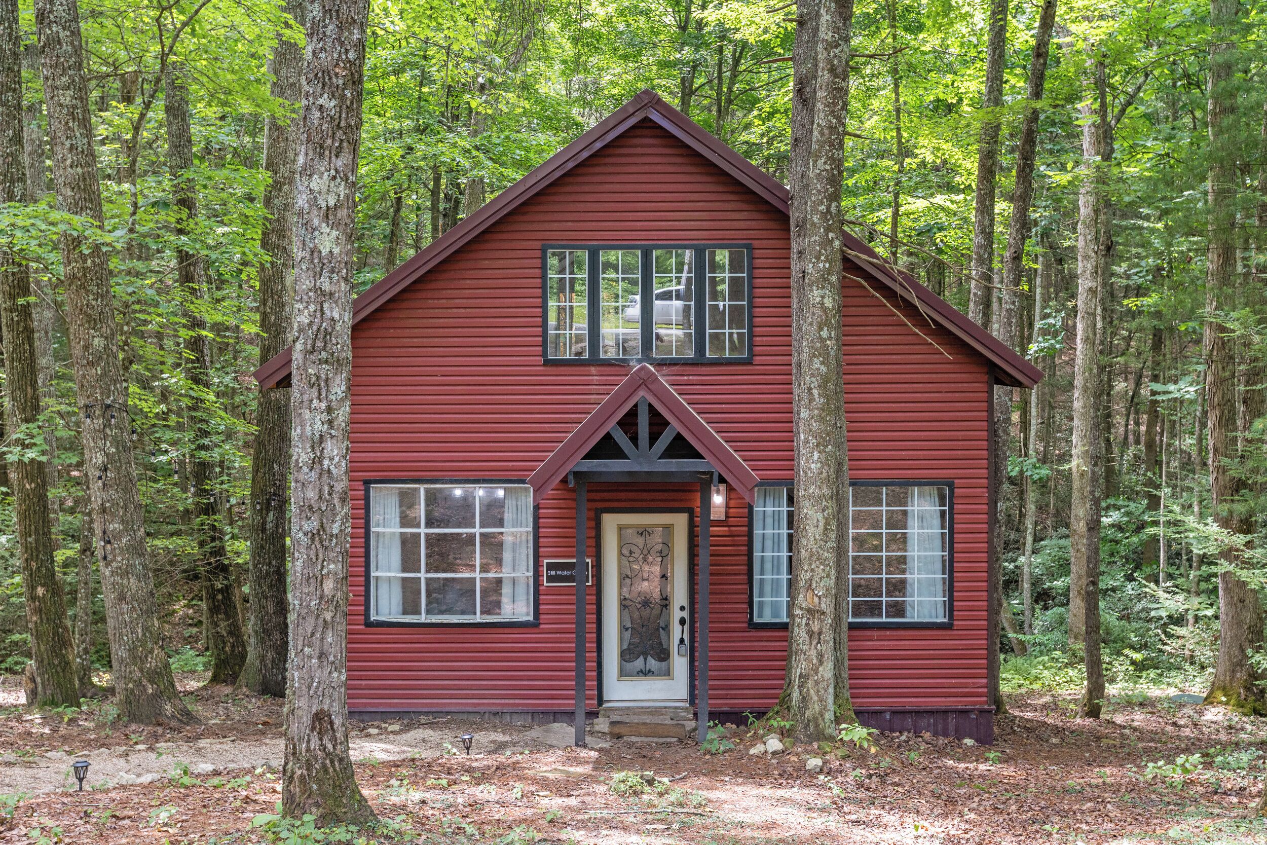 This cabin is a 2 bedroom(s), 1 bathrooms, located in Rogers, KY.