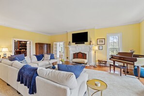 Smart TV, fireplace, offices