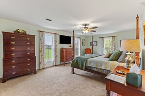 5 bedrooms, iron/ironing board, free WiFi, bed sheets - Welcome to Stillmeadow Farm, a grand Georgian-style home nestled on 135 acres in Frankfort, KY (Frankfort)