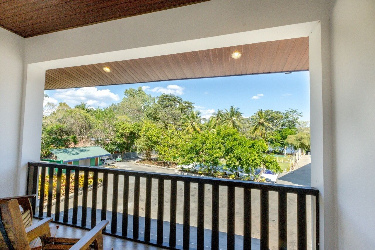 Executive Room, 1 Double Bed | Iron/ironing board, free WiFi