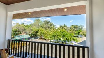 Executive Room, 1 Double Bed | Iron/ironing board, free WiFi