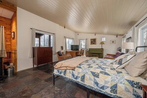 Desk, iron/ironing board, free WiFi, bed sheets