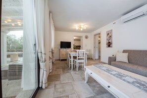 TV - Villa Barastula, Confort e Relax Immersi Nella Natura (orosei)