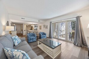 TV, offices - Sea Pines Plantation Club Villa | Pool & Beach (Hilton Head Island)