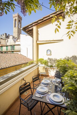 تناول الطعام بالخارج