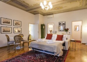 2 Schlafzimmer, Bügeleisen/Bügelbrett, Reisekinderbett, kostenloses WLAN