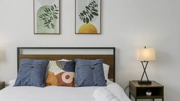 Deluxe Apartment | 5 bedrooms, desk, free WiFi