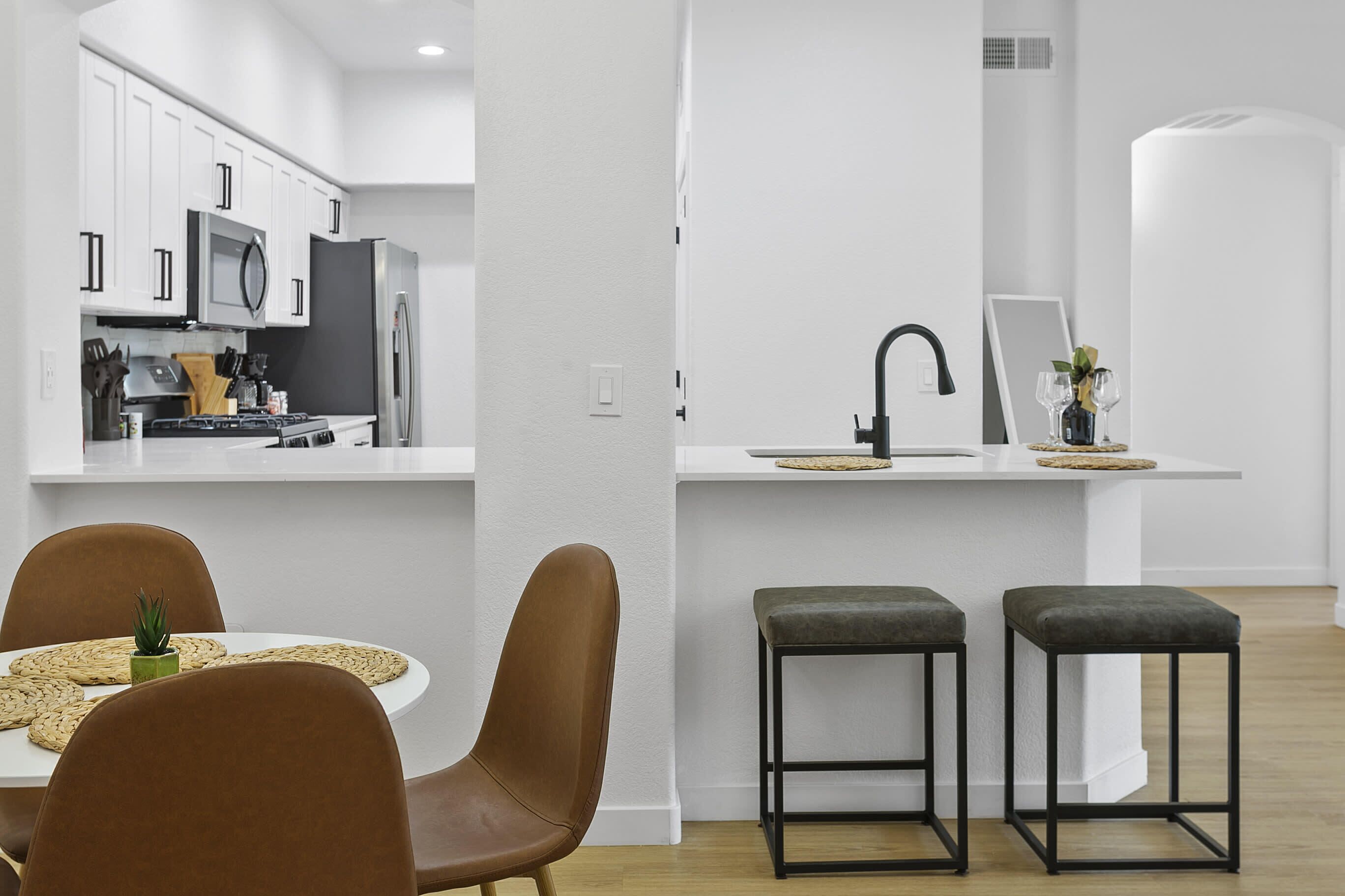 Deluxe Apartment | Private kitchen | Fridge, microwave, oven, dishwasher