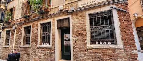 Appartement, 2 chambres, vue ville | Façade de l’hébergement