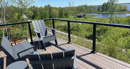 RiverWest Hunters Lookout-Riverfront, 25% off Ski Tickets-Dog Friendly