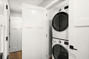 Interior - RiverWest Hunters Landing-Riverfront-25% off Ski Tickets-Dog Friendly (Duluth)