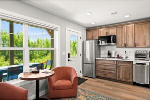 Fridge, microwave, stovetop, dishwasher - RiverWest Hunters Landing-Riverfront-25% off Ski Tickets-Dog Friendly (Duluth)
