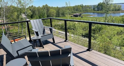 RiverWest Hunters Lodge - River View-Dog Friendly