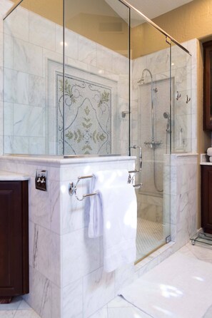 Shower, hair dryer, towels
