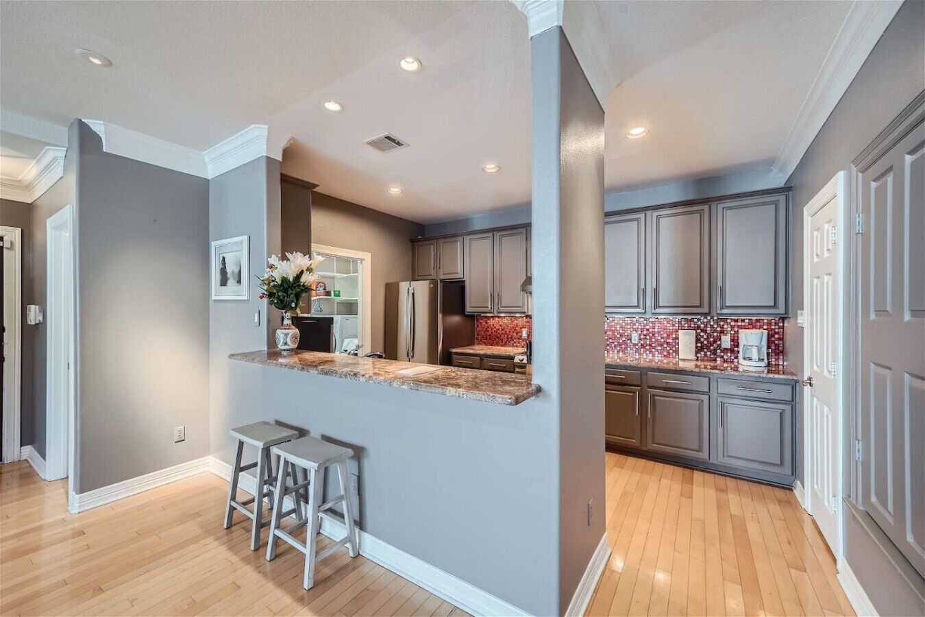 Refrigerador, microondas, horno y parrilla de estufa 