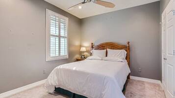 3 bedrooms, iron/ironing board, WiFi, bed sheets