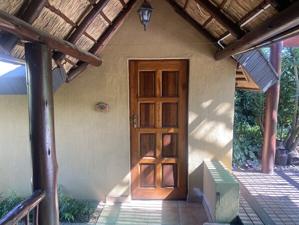 Property entrance - Room in Guest Room - Berke Guest Room Ermelo (Ermelo)