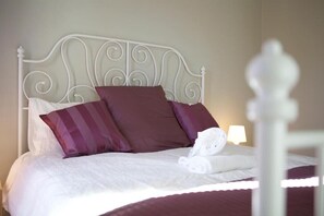 1 bedroom, desk, WiFi, bed sheets