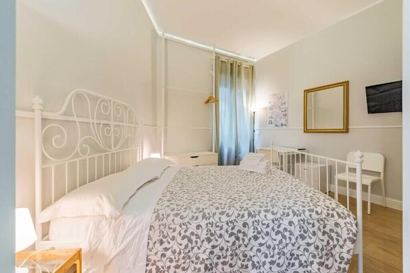 1 chambre, bureau, Wi-Fi, draps fournis